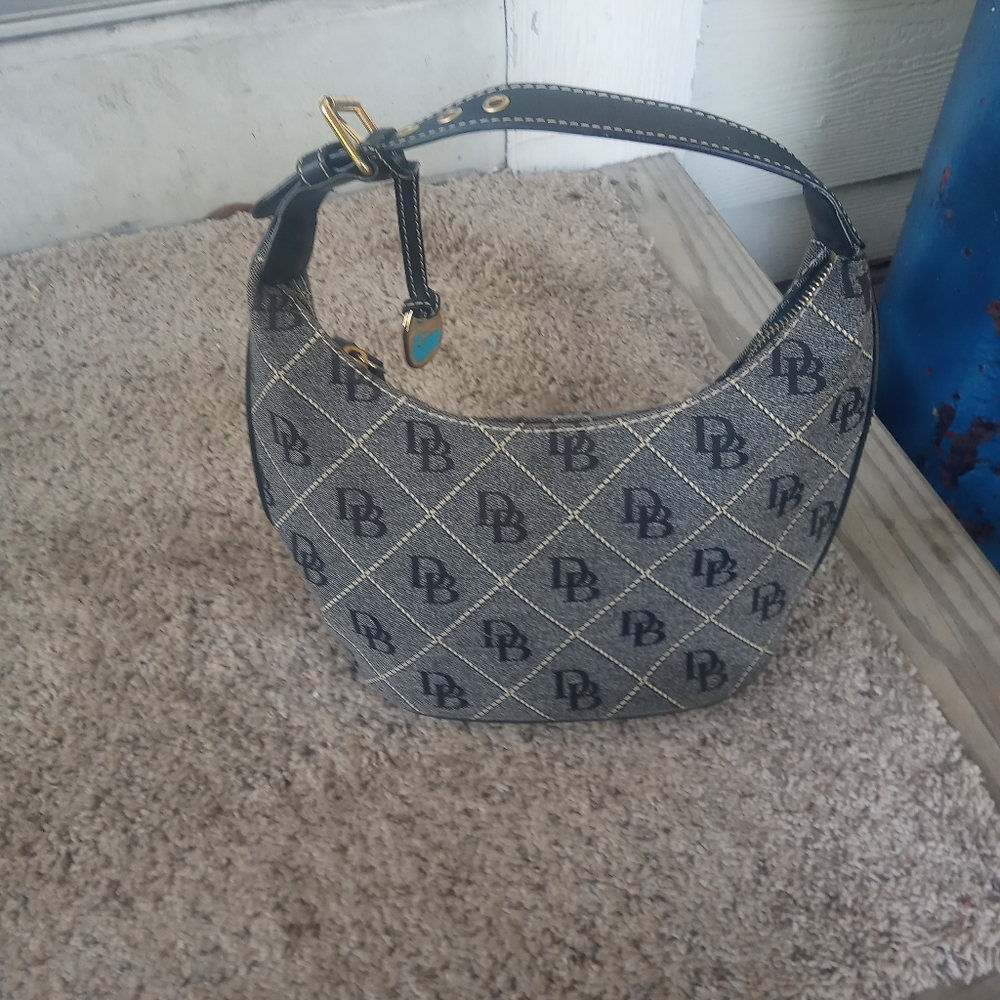 Black Dooney and Bourke Bucket Bag